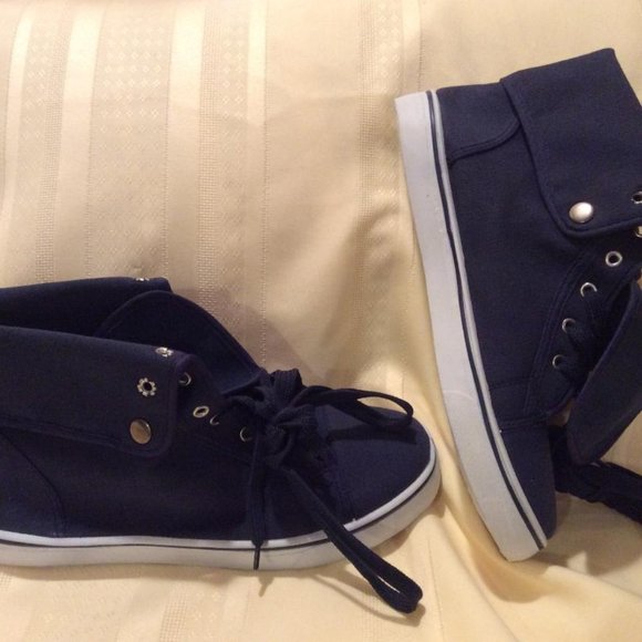 Vagabond NWOT Hi-Top navy blue canvas Sneakers womens size 9 - Picture 2 of 8